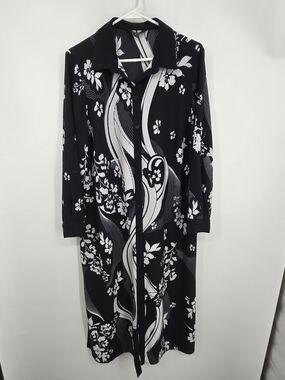 Slim Factor Investments Black and White Floral Long Tunic 1X (7147)